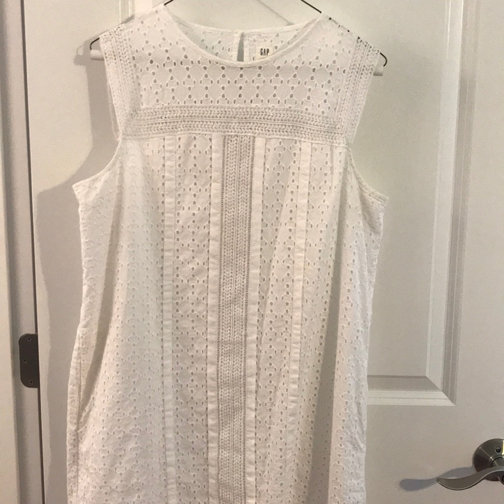 White eyelet shift dress with pockets! Worn once!